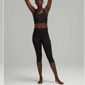 Lululemon Ribbed Contoured High Rise Crop *17"
Black